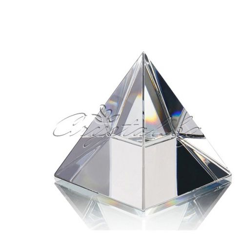 Кристална фигура Pyramid бяла 