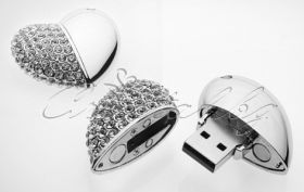 USB флаш памет - сърце с кристали 